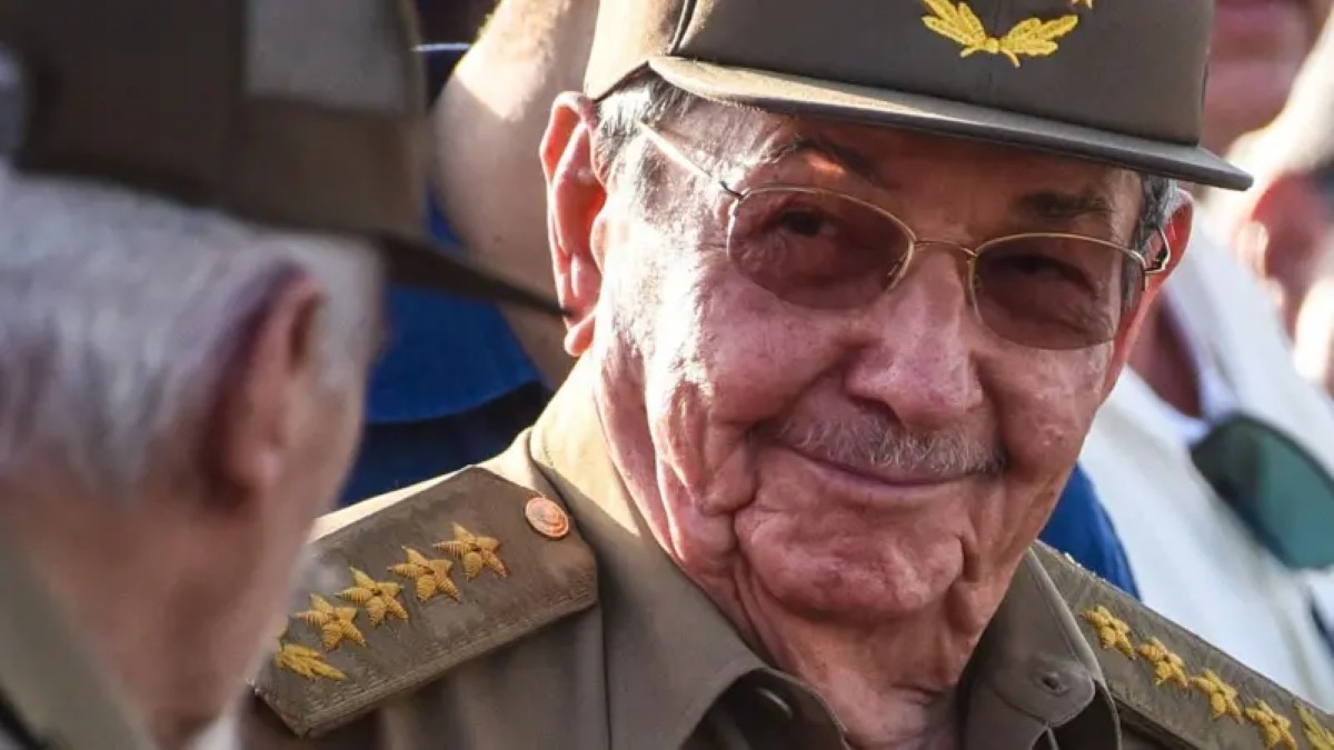 EUA anunciam chegada de porta-aviões USS Nimitz à região do Caribe no mesmo dia do indiciamento de Raúl Castro